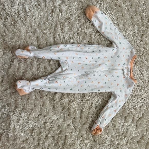 Newborn footies (8 of them) - Picture 5 of 9